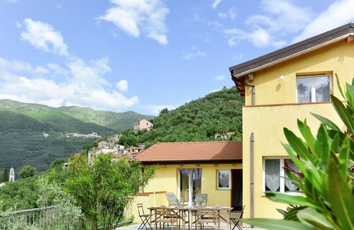Pantasina Apartment | Cosy apartment for 6 people with pool, TV, terrace, pets allowed and panoramic view