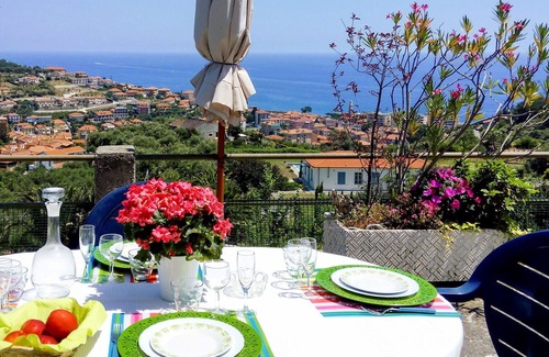 Pantai Apartment | Cosy apartment for 6 people with WIFI, TV, terrace and pets allowed