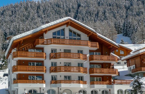 Leukerbad Apartment | Cosy apartment for 7 guests with WIFI, hot tub, TV and balcony