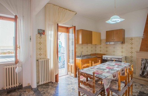 Peschici Apartment | Cosy apartment for 7 people with WIFI, TV, terrace and pets allowed