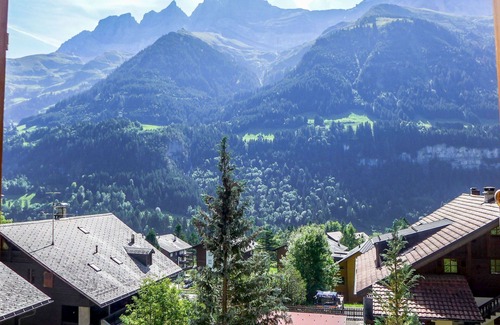 Champery Apartment | Cosy apartment for 7 people with WIFI, TV, patio and panoramic view