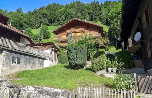 Champery Apartment | Cosy apartment for 7 people with WIFI, TV, patio and panoramic view