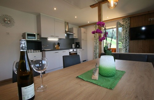 Distelberg Apartment | Cosy apartment for 8 guests with WIFI, TV, balcony and pets allowed