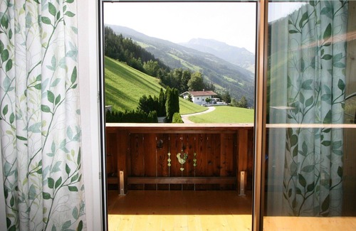 Distelberg Apartment | Cosy apartment for 8 guests with WIFI, TV, balcony and pets allowed