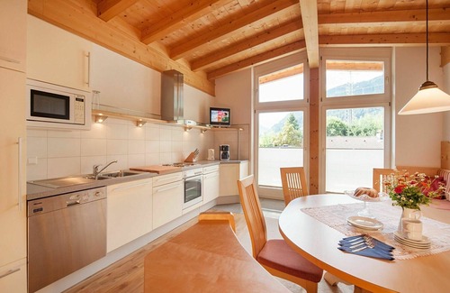 Zillertal Apartment | Cosy apartment for 8 people with WIFI, TV and balcony