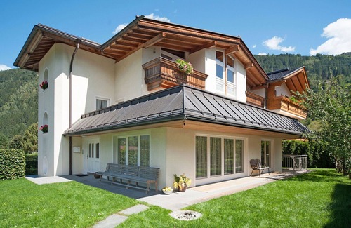 Zillertal Apartment | Cosy apartment for 8 people with WIFI, TV and balcony