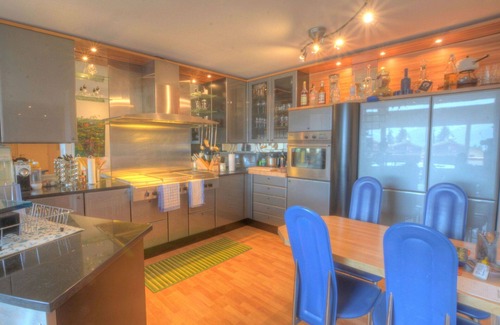 Ayent Apartment | Cosy apartment for 8 guests with hot tub, TV and balcony