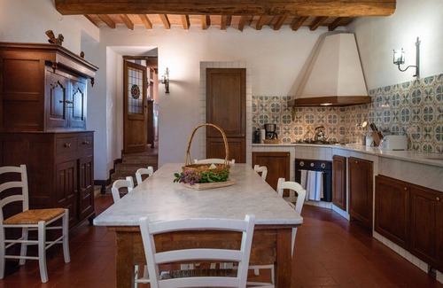 Siena Apartment | Cosy apartment for 8 people with WIFI, hot tub, pool and pets allowed