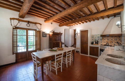 Siena Apartment | Cosy apartment for 8 people with WIFI, hot tub, pool and pets allowed