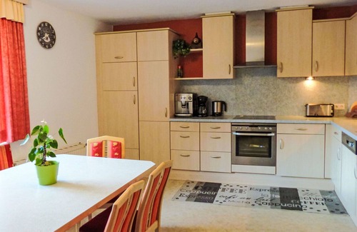 Oetz Apartment | Cosy apartment for 8 people with WIFI, TV, balcony and pets allowed
