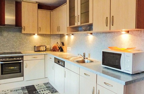 Oetz Apartment | Cosy apartment for 8 people with WIFI, TV, balcony and pets allowed