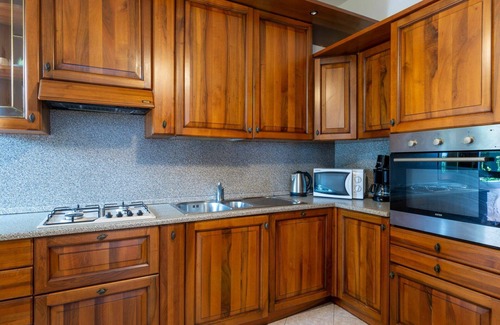 Aurogna Apartment | Cosy apartment for 9 guests with WIFI, hot tub, TV, patio and pets allowed