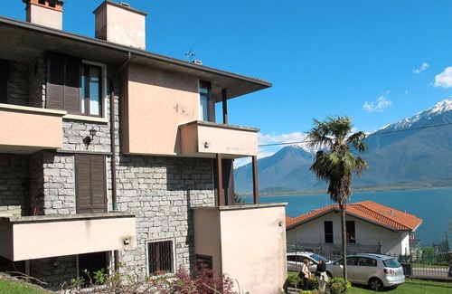 Aurogna Apartment | Cosy apartment for 9 guests with WIFI, hot tub, TV, patio and pets allowed