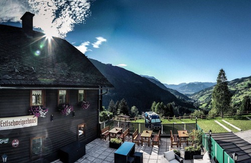 Donnersbach Apartment | Cosy apartment for 6 guests with WIFI, TV, patio and pets allowed