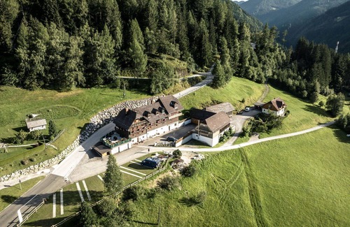 Donnersbach Apartment | Cosy apartment for 6 guests with WIFI, TV, patio and pets allowed