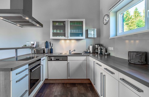 Sankt Urban Apartment | Cosy apartment for 6 guests with WIFI, TV, balcony and pets allowed