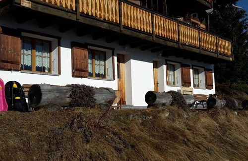 Bettmeralp Apartment | Cosy apartment for 4 guests with WIFI, TV and balcony