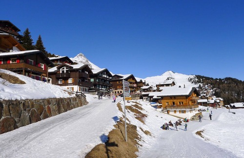 Bettmeralp Apartment | Cosy apartment for 4 guests with WIFI, TV and balcony