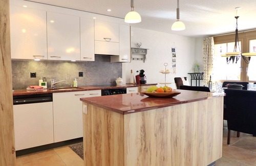 Kandersteg Apartment | Cosy apartment for 4 guests with WIFI, TV, terrace and panoramic view