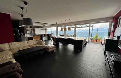 Bodensdorf House | Cosy apartment for four people with a wonderful view of Ossiachersee and the mountains