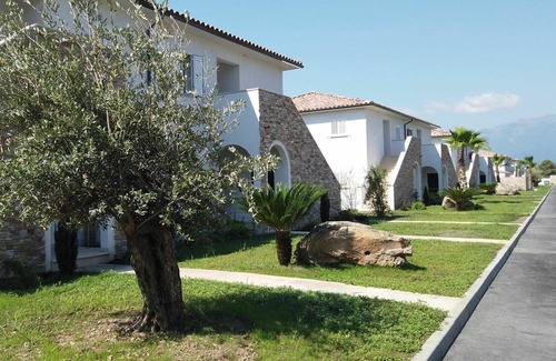 Ghisonaccia Apartment | Cosy apartment for 6 guests with A/C, pool, WIFI, TV, balcony, pets allowed and panoramic view