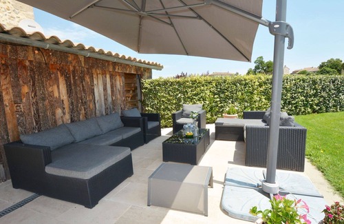 Saint-Denis Apartment | Cosy apartment for 6 people with pool, WIFI, TV and terrace