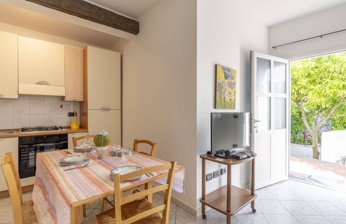 Gazzelli Apartment | Cosy apartment for 4 people with pool, WIFI, balcony, pets allowed and panoramic view