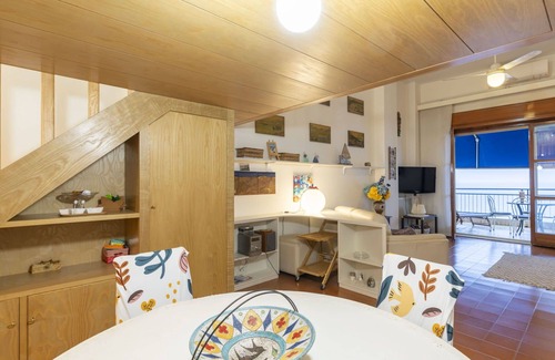 Ospedaletti Apartment | Cosy apartment for 6 guests with WIFI, A/C, TV and balcony