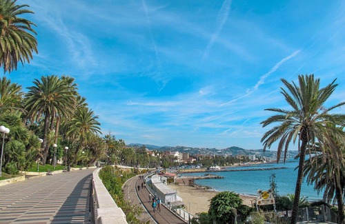 Ospedaletti Apartment | Cosy apartment for 6 guests with WIFI, A/C, TV and balcony