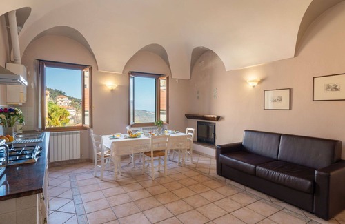 Boscomare Apartment | Cosy apartment for 8 guests with WIFI, TV, terrace and panoramic view