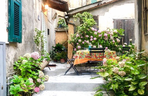 Pietrabruna Apartment | Cosy apartment for 4 guests with TV and terrace