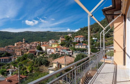 Pietrabruna Apartment | Cosy apartment for 5 guests with WIFI, TV, terrace and panoramic view