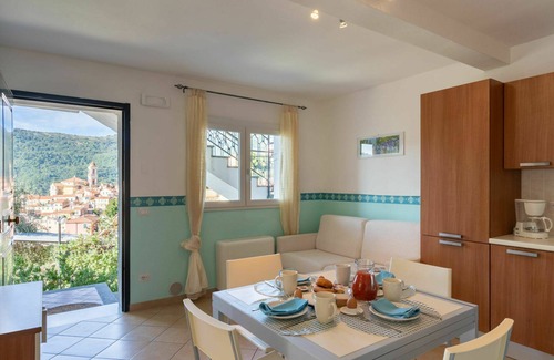 Pietrabruna Apartment | Cosy apartment for 6 people with WIFI, pool, TV, patio and panoramic view