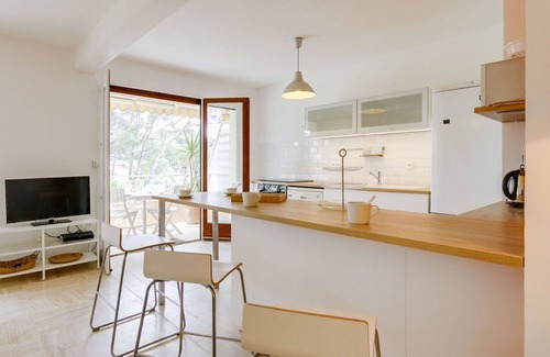Sanary-sur-Mer Apartment | Cosy apartment for 6 guests with WIFI, TV and terrace