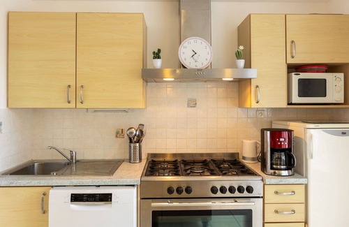 Saint-Meloir-des-Ondes Villa | Cosy apartment in villa for 9 people with WIFI, TV, terrace and parking