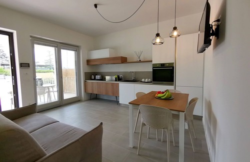 Laureto Villa | Cosy apartment in villa for 4 guests with WIFI, A/C, hot tub, TV and veranda, close to Alberobello