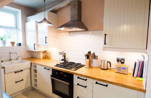 Askew Apartment | Cosy apartment in Shepherd’s Bush for two people.