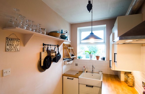 Askew Apartment | Cosy apartment in Shepherd’s Bush for two people.