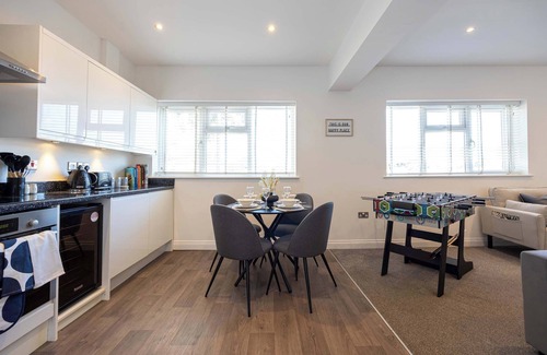 Trafford Apartment | Cosy apartment in the heart of Sale