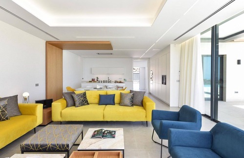 Salobre Villa | Cosy apartment in villa for 12 people with private pool, A/C, WIFI, TV, terrace and pets allowed