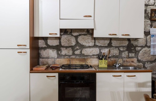 Bagnoregio Villa | Cosy apartment in villa for 8 guests with WIFI, pool, TV, patio and pets allowed