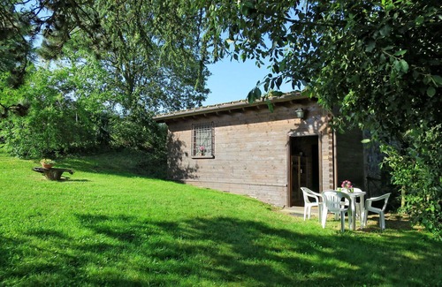 Bagnoregio Villa | Cosy apartment in villa for 8 guests with WIFI, pool, TV, patio and pets allowed