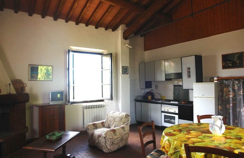 Poggibonsi Villa | Cosy apartment in villa with pool, WIFI, TV, patio and panoramic view, close to San Gimignano