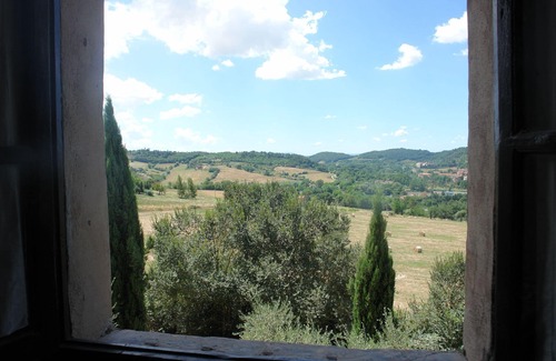Poggibonsi Villa | Cosy apartment in villa with pool, WIFI, TV, patio and panoramic view, close to San Gimignano