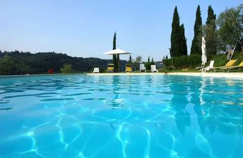 Poggibonsi Villa | Cosy apartment in villa with pool, WIFI, TV, patio and panoramic view, close to San Gimignano