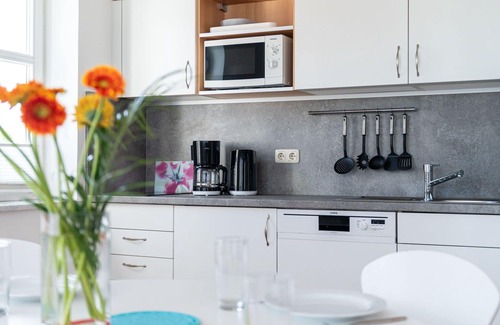 Sellin Villa | Cosy apartment in villa for 4 people with WIFI, TV, terrace, pets allowed and parking