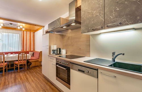 Arriach Villa | Cosy apartment in villa for 9 guests with WIFI, TV and patio