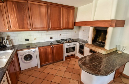 Penia House | Cosy apartment in villa for 8 guests with WIFI, TV, balcony and pets allowed