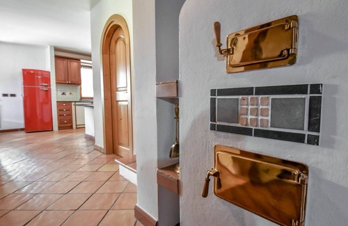 Penia House | Cosy apartment in villa for 8 guests with WIFI, TV, balcony and pets allowed