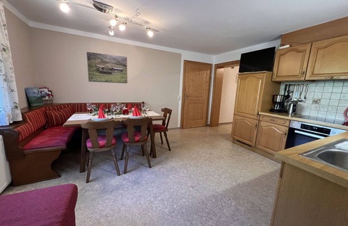 Angerberg Villa | Cosy apartment in villa for 6 guests with WIFI, TV, patio and pets allowed